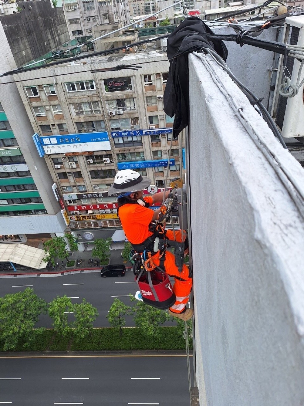外牆管路防水施工